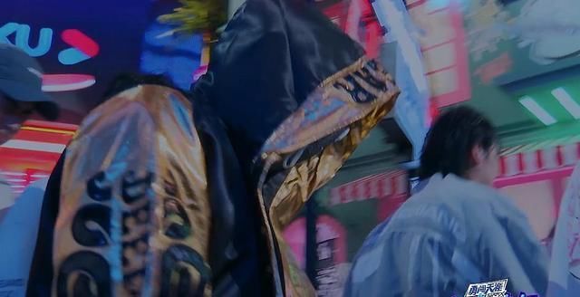  身份|《街舞3》神秘嘉宾出场，张艺兴、王嘉尔施障眼法，真实身份是他