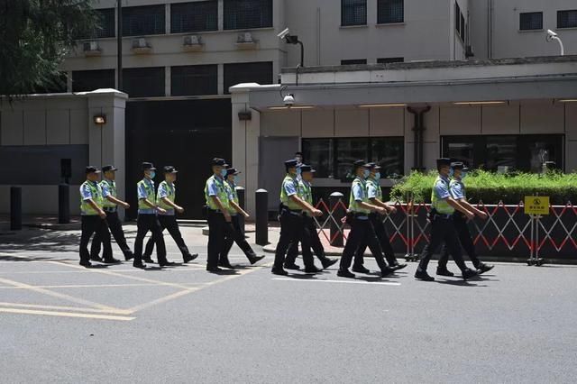  推门|美驻成都总领馆关闭后，“门都没锁推门就进”