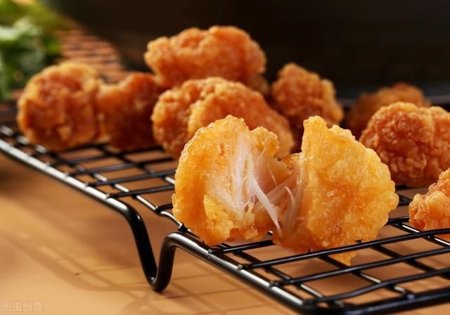 金黄|金黄焦脆的鸡米花,外酥里嫩味美多汁,炸鸡店美食自制做法