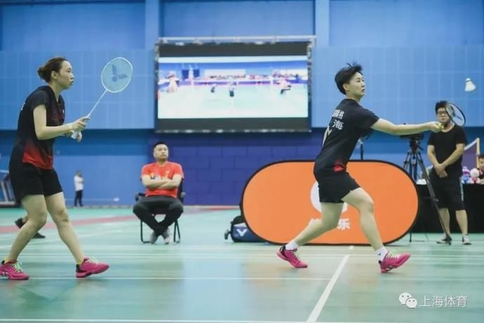 训练|在反复练习中磨练 乒羽健儿是这样经受“烤”验的