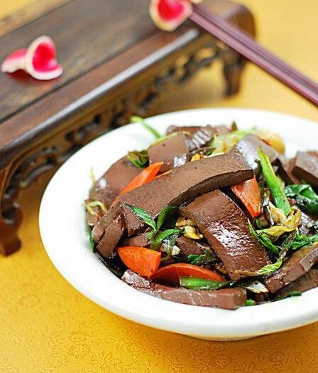  小白菜|吃货美食：青蒜胡萝卜炒鸭血、猪油渣炒小白菜苔、鸡蛋马兰卷