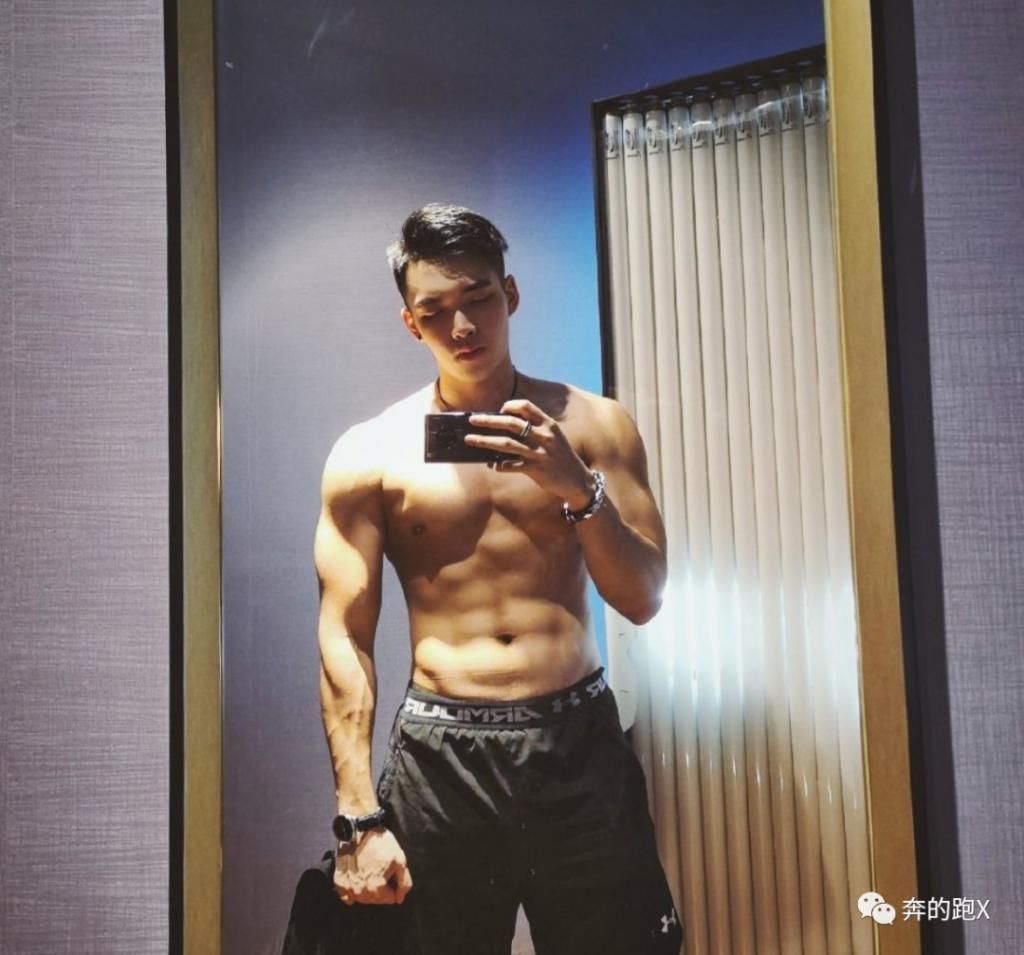  运动|33个肌肉帅哥争做“1”，你确定这不是专做给gay看的节目吗？