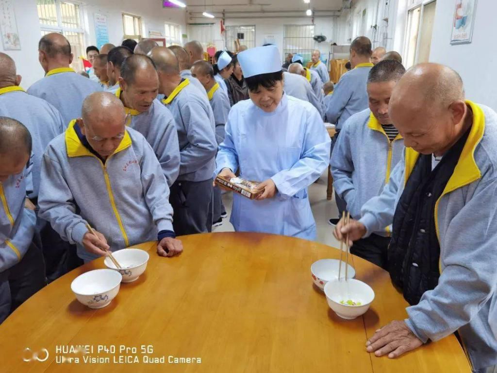浓浓|一碗国庆面 浓浓敬老情