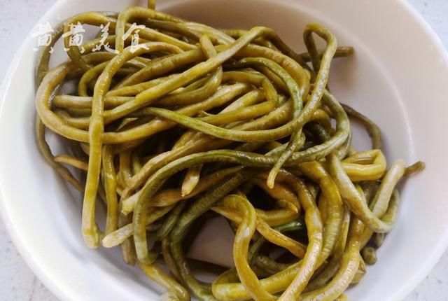 控干水分|两种方法做了十几斤酸豇豆,分享四种酸豆角做的美食,谁是你的菜