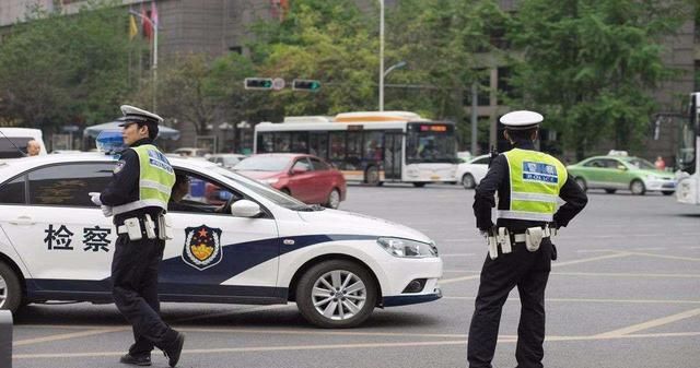  火车|中国最牛驾照，除了不能开火车，其他车都能开，老司机专属