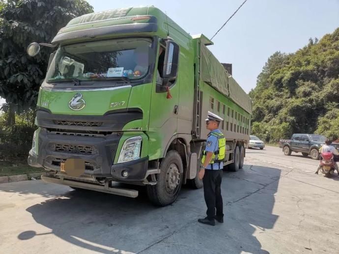 守护|国庆我在岗丨梧州交警“逢五”亮剑,守护平安畅通出行路!