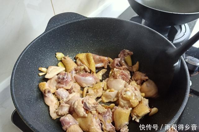  一锅端|大热天不想做饭，老公出绝招，鲜美好吃一锅端，25元钱喂饱全家