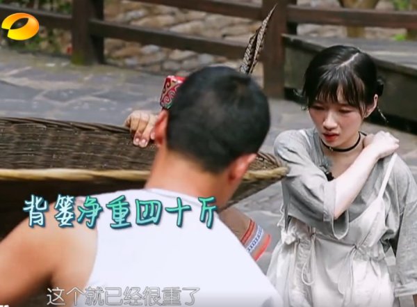  黄晓明|黄晓明用竹筐背李浩菲，小姑娘体重意外曝光，网友：不可能吧？