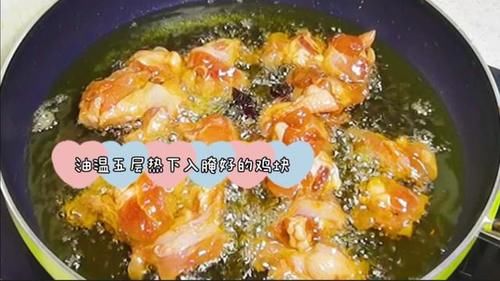  自制|好吃到停不下来的花椒鸡，又麻又辣，配一口自制咸菜，绝了！