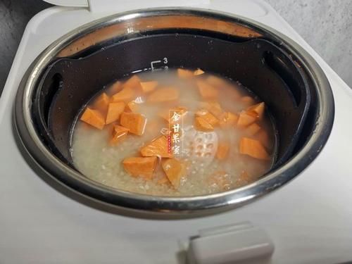  鲜味|天热，三人午餐我这样做，两菜一汤咸鲜味美，30分钟可上桌