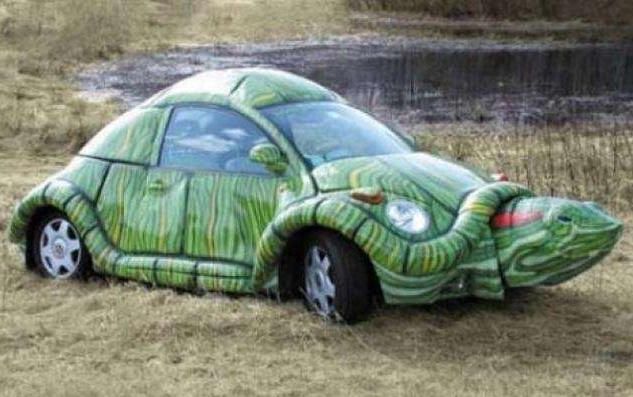  拖车|奥迪汽车违停路边，本想叫拖车来拖走，师傅一看急了：这咋拖？