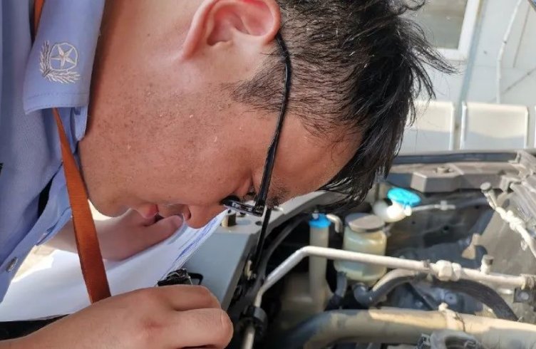 忙碌|高温下的文明交通:汗水换平安,忙碌保畅通