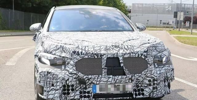  抵达|2020款奔驰S级抵达“战场”，6.0T+V12发动机，最高时速250千米