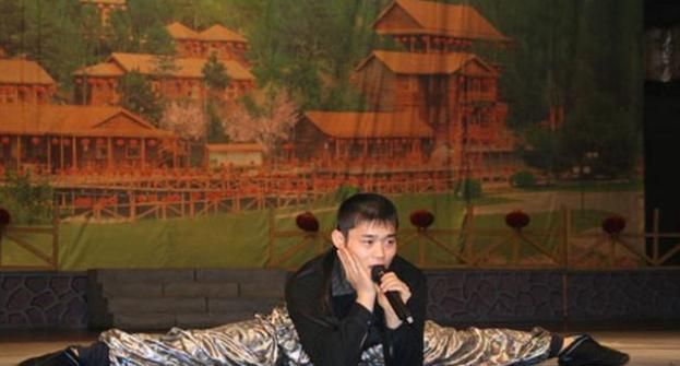 依然|丫蛋前夫王金龙低调现身,穿衣被赞时尚帅气,离婚后依然受捧拍戏