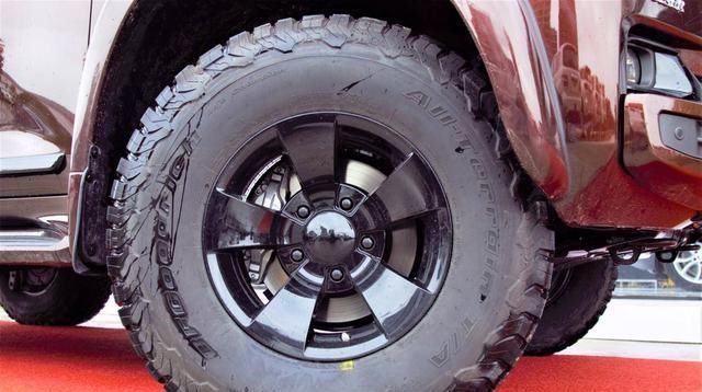  特别版车型|谁是最酷的酷路泽？酷路泽黑金刚当之无愧 有兴趣来看看