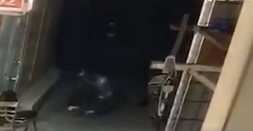 警方|广州女子深夜走窄巷遭陌生人猥亵！警方通报23岁男子已落网