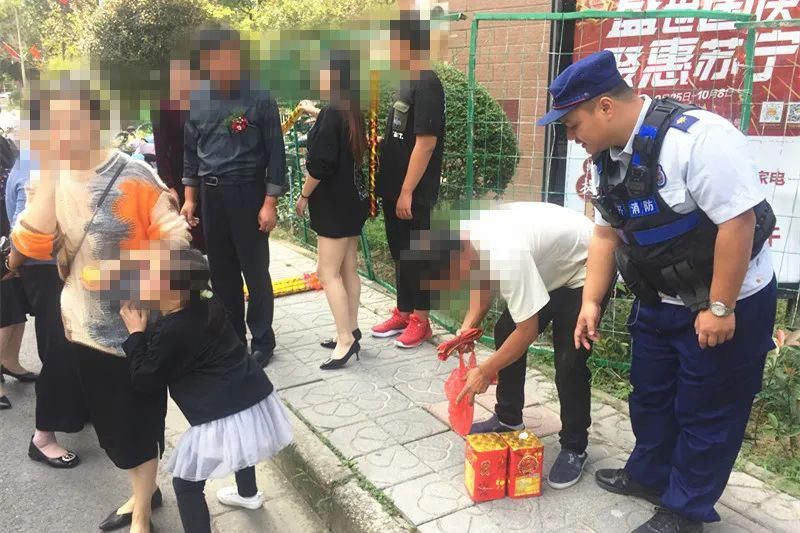 违法|罚!无锡2人违法燃放烟花爆竹被抓“现行”