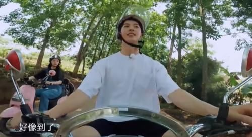  向往|许光汉做客《向往4》，送彭彭礼物过于贴心，让何炅起了鸡皮疙瘩