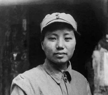 大喊|开国上将的夫人要被枪毙,张琴秋骑马赶到,大喊枪下留人