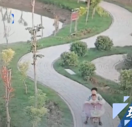  心碎|心碎！7岁男童泳池内溺亡，事发时爸爸正给手机...