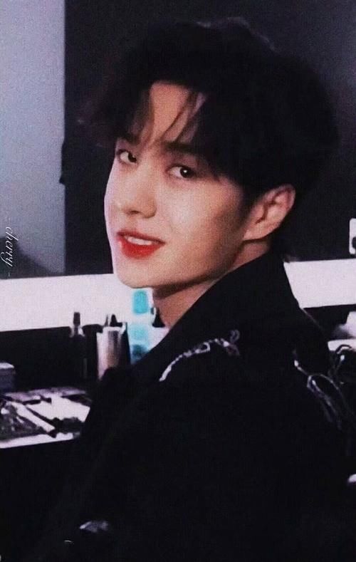  一口咬定|王一博有没有主持人证？自家粉丝一口咬定没有，搞清楚再来科普！