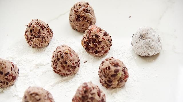  蛮不错|这懒人主食，一搅一蒸即可搞定，女人要多吃，不仅抗饿还气色好