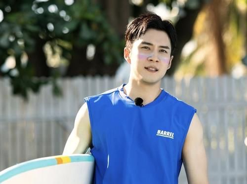  夏日|宝藏综艺《夏日冲浪店》，王一博陪你海上冲浪，只有相爱没有相杀