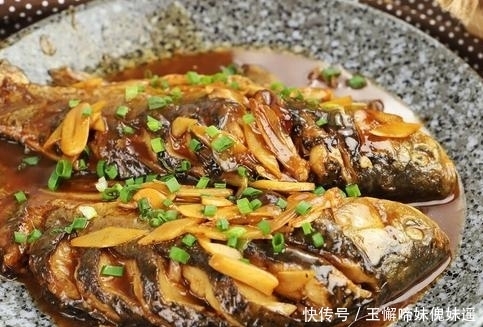  炖鱼的时|炖鱼时，别再放料酒去腥了，教你正确做法，鱼肉鲜嫩无腥味