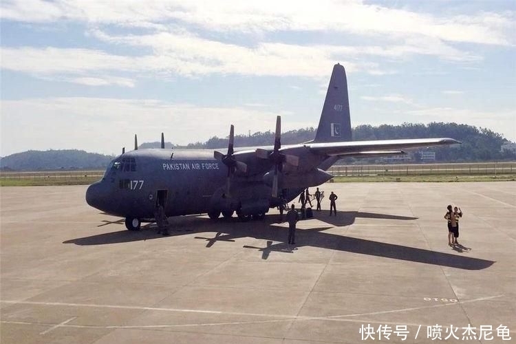 坠毁|凌晨！巴铁上空传来一声巨响，军机当场坠毁造成30多人伤亡