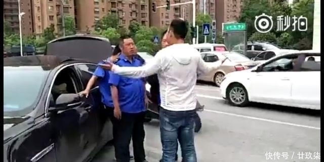 男子|男子撕开衣服露出纹身, 就问你怕不怕, 民警赶到现场后秒怂!