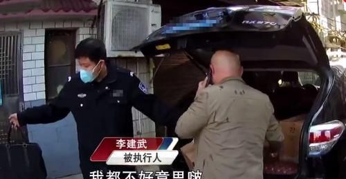 豪宅|男子借20万6年不还，名下没有1分存款，却开着百万豪车