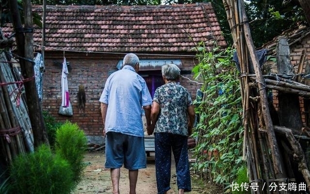 丁克|“要是能重来,我一定让爸妈抱上孙子”,坚持丁克的康辉,后悔了