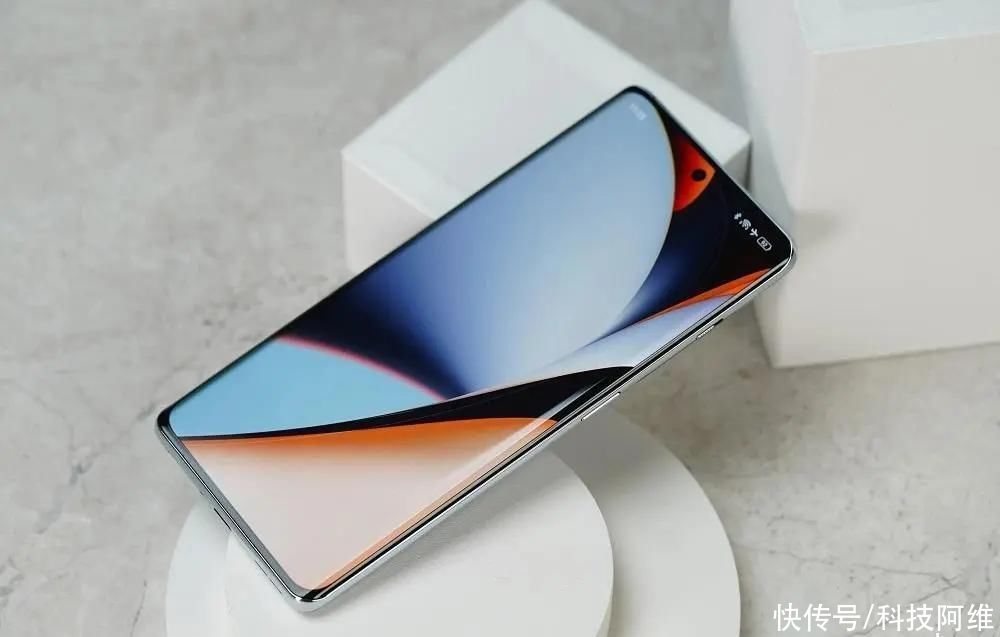 16GB+256GB+5000mAh，发布仅四个月跌至2779元，官方承诺四年不卡