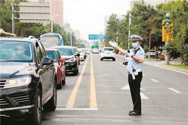  考点周边|一校一策疏导交通 铁骑快速拆解事故