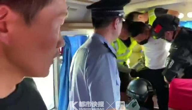  名嫌疑人|突发！两名持刀抢劫逃犯逃到浙江！抓