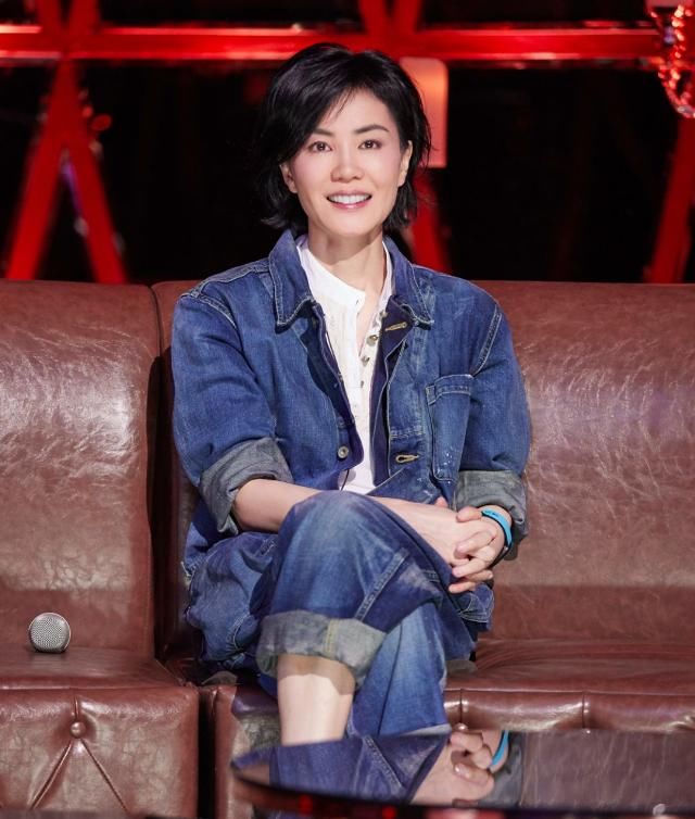  居然|王菲居然都51岁了？她的美丽人生，一直都是「菲」比寻常！