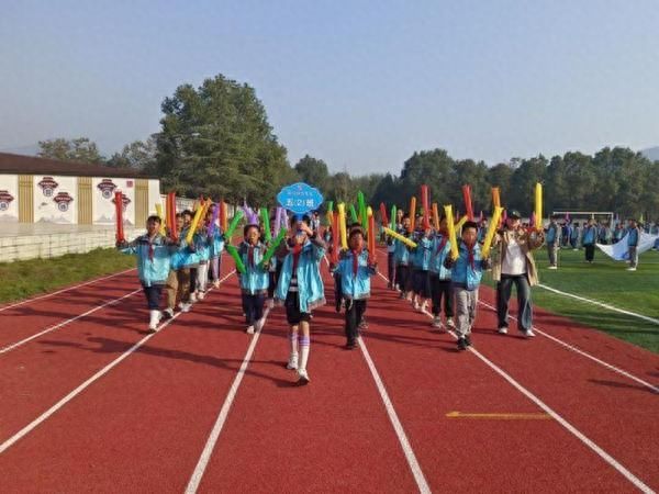 宁国市鼎湖小学举行第十九届秋季田径运动会