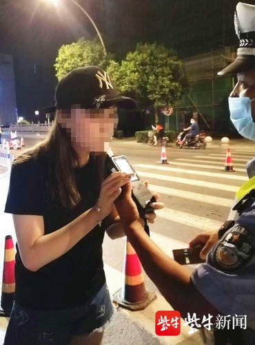  间隔|间隔1分钟两美女司机被查，警方：女司机酒驾比例上升