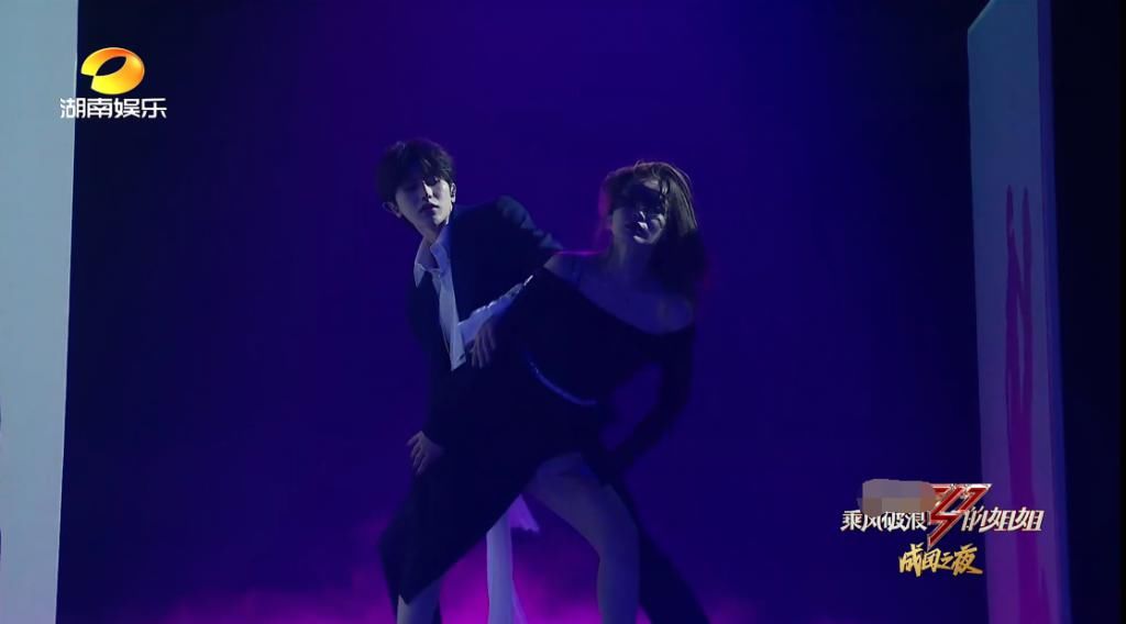  直播|《浪姐》收官垮到底！张雨绮张萌对口型出错，直播假唱全国独一份