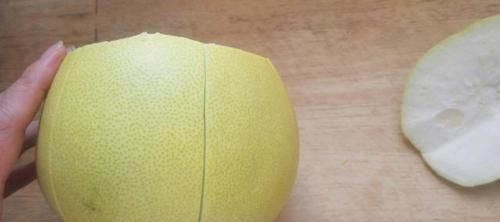 蛮力|还在用蛮力剥柚子?学会1招,轻松搞定柚子皮,简单快速没有白筋