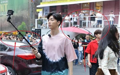 娜娜|欧阳娜娜参与新综艺录制,拍摄路透图流出,这腿是认真的吗?