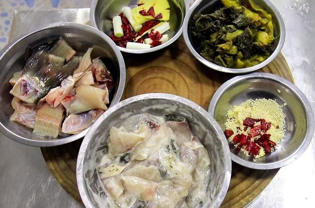  只顾|酸菜鱼别只顾着放酸菜，做好这个步骤汤汁更入味鲜美