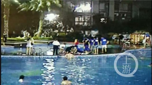  护士|男童泳池溺水几分钟 两护士跪地急救半小时