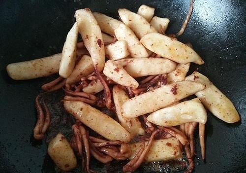  暑后|入暑后猪肉牛肉靠边站，这鱼鲜香开胃，炒两下就熟了，我家常吃