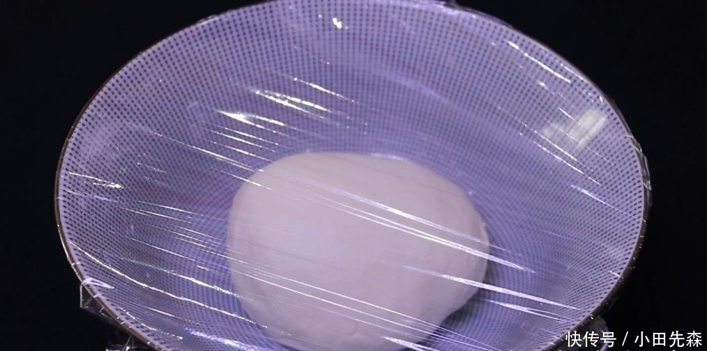 面粉|这是椒盐酥饼的做法，咸香可口，外皮超酥，轻轻一碰就掉渣