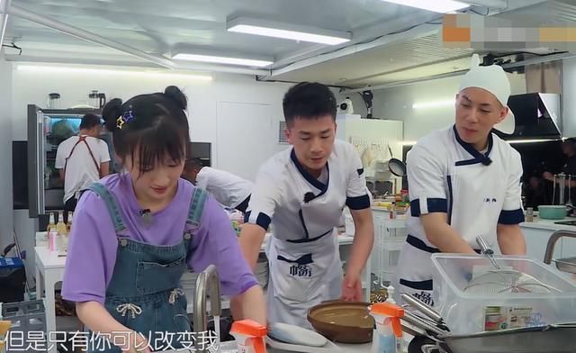  一条龙|《中餐厅》最会撩的MC上线，做菜菜跑堂一条龙，土味情话直冒泡