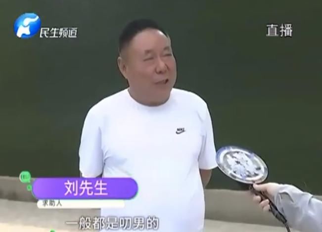  市民|愤怒的小鸟，只啄黑衣男子！啥来头