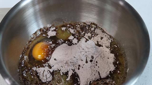 错过|巧克力控不能错过的小甜点,香浓可口湿润绵甜,吃起来超过瘾