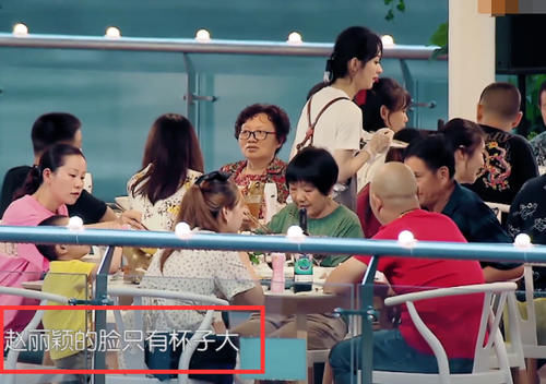  导演组|赵丽颖在点菜，被身边客人小声议论，导演组不剪掉还放大了声音！