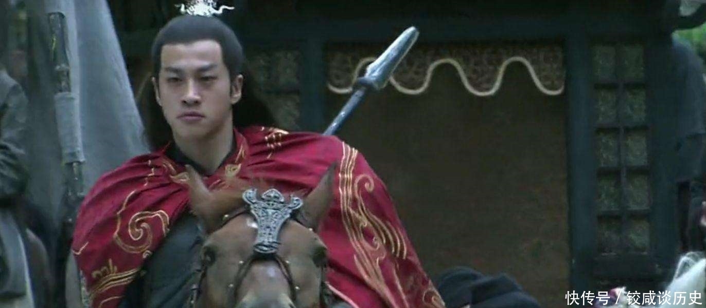 曹操|张飞一矛将许褚刺下马,勉强活下来的许褚,后来还敢狂妄吗?